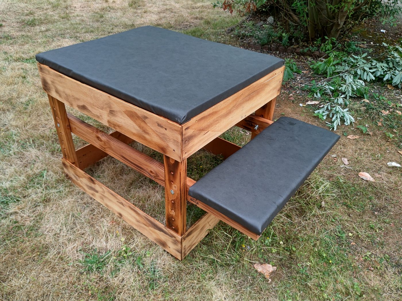 Spanking/kneeling bench